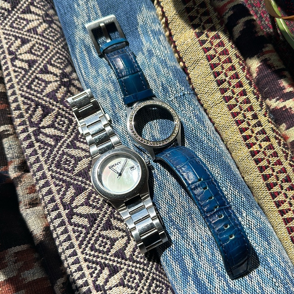 DKNY watch w 2 frames. Stainless steel or Blue leather band w rhinestone bezel